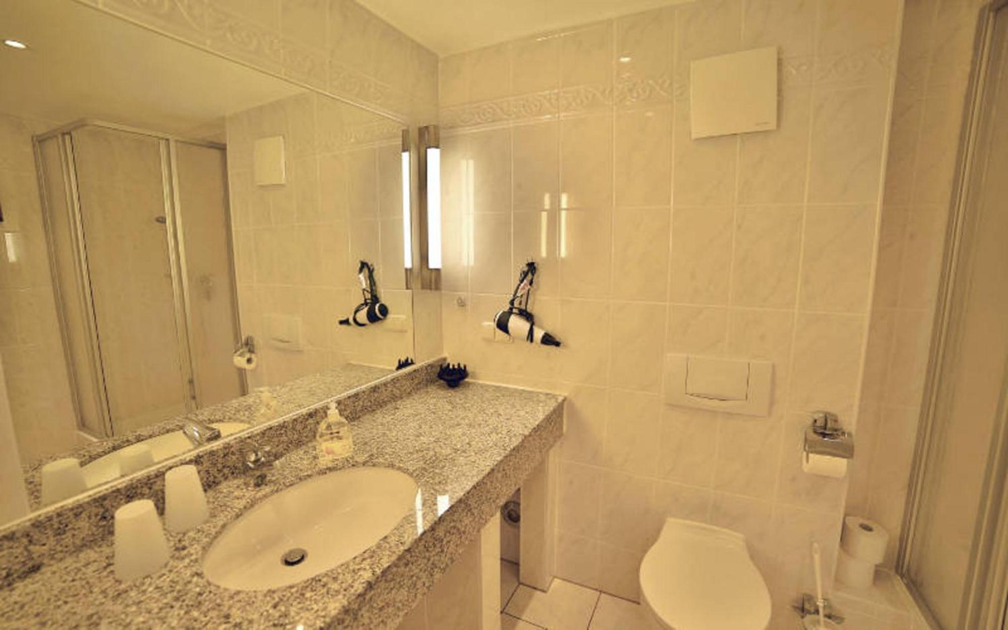 Ferienwohnung Binzer Strandgut Im Haus Jahreszeiten ビンツ エクステリア 写真
